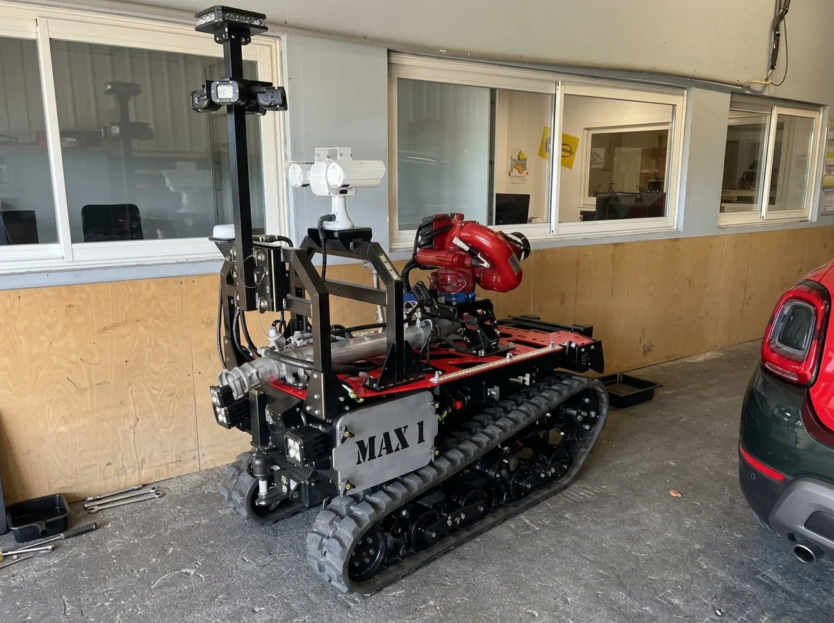 MAX1 in firefighting configuration outside a building